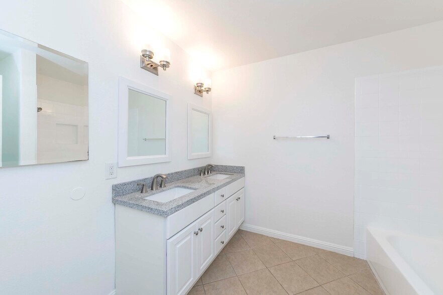 Building Photo - 2423 Coventry Cir