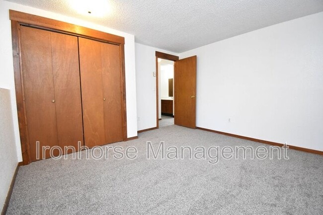 Building Photo - 119 S 15th Ave