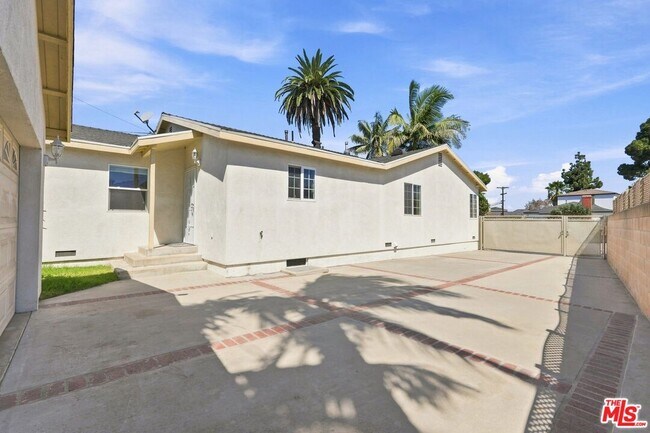 Building Photo - 8845 Glider Ave