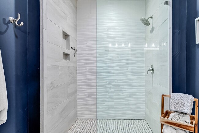 Mast bathroom shower - 114 Gully Branch Ln