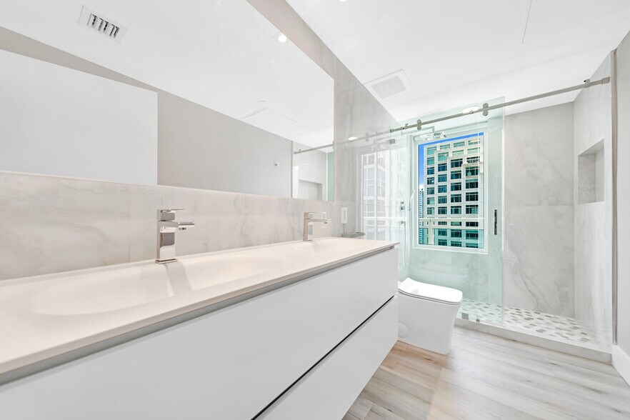Building Photo - 951 Brickell Ave