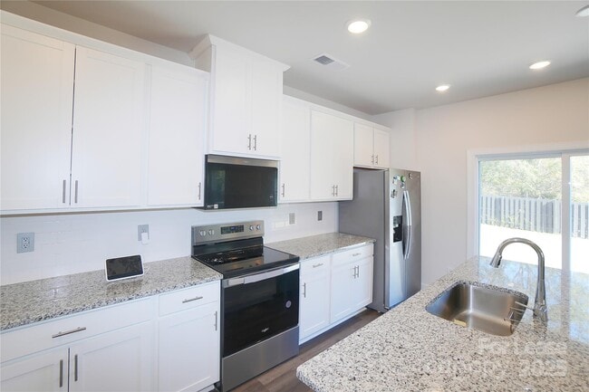 Building Photo - 221 Arden Dr