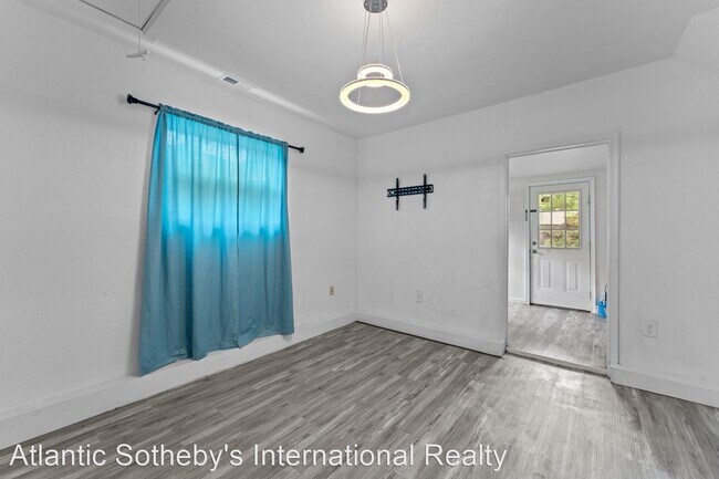 Building Photo - 4 br, 3 bath House - 4625 Larkin Street