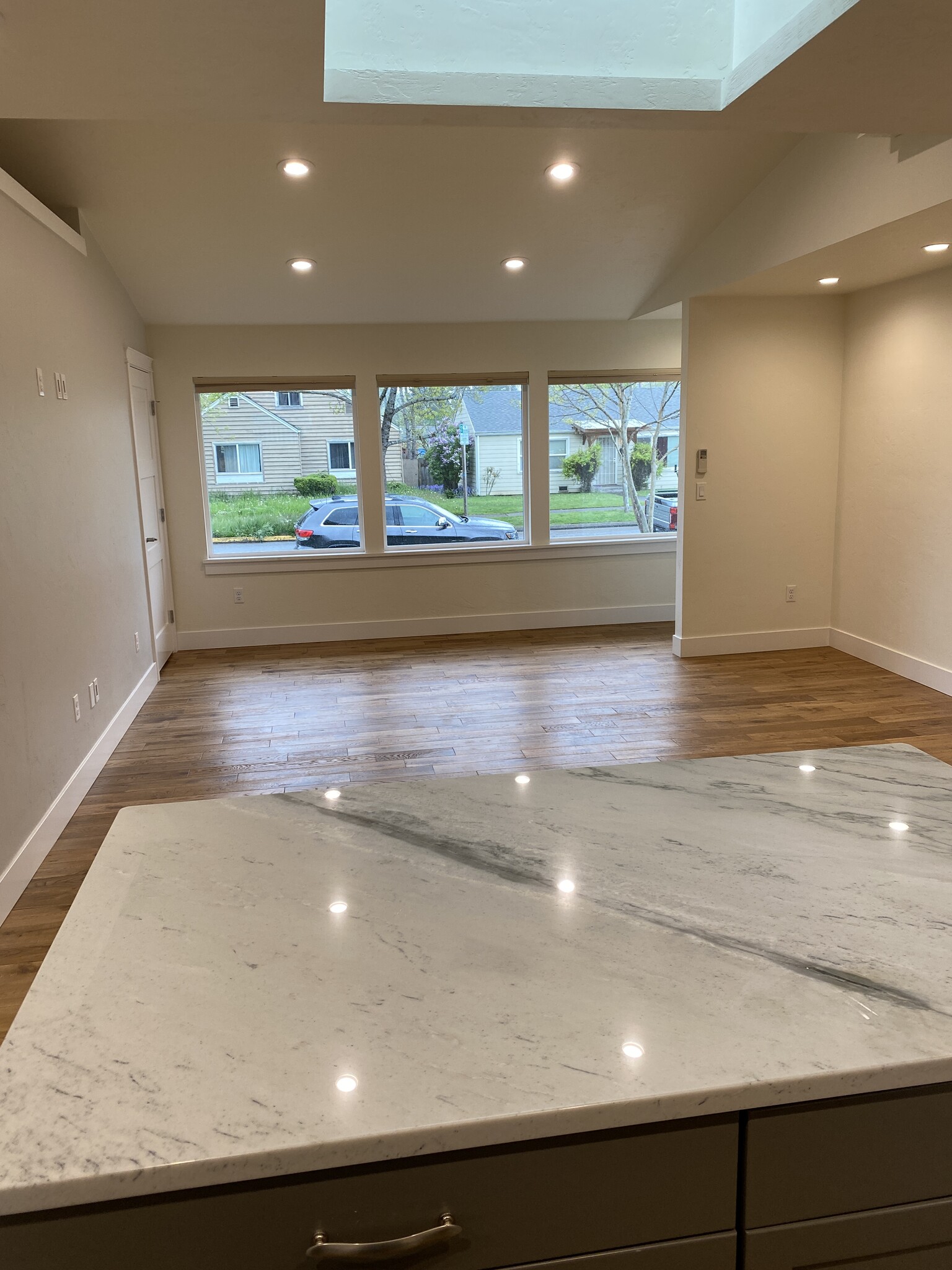 Building Photo - 710 E 22nd Ave