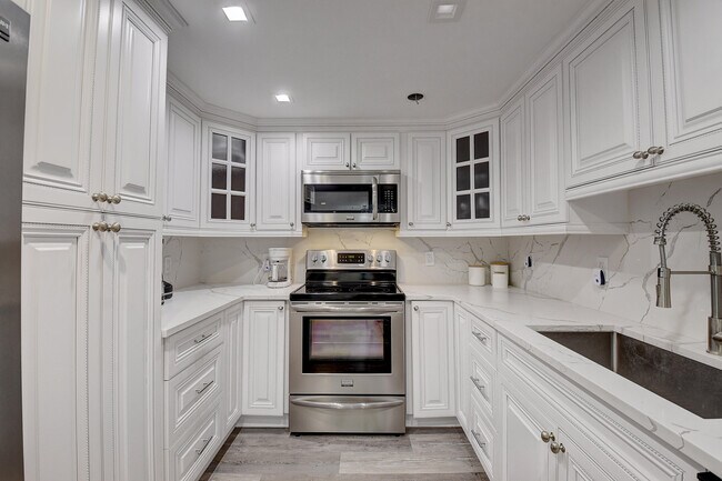 Primary Photo - 2701 N Ocean Blvd