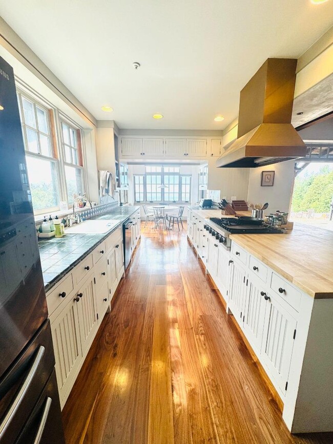 Building Photo - 1411 Native Sons Rd