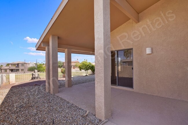 Building Photo - VIEWS ON THE GREEN WITH LARGE LOFT