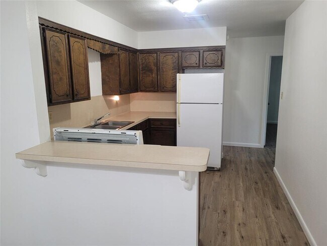 Building Photo - 205 2nd Ave