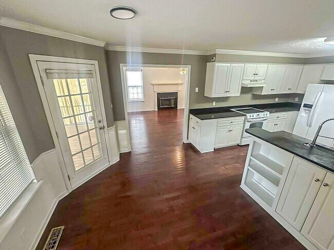 Building Photo - 3007 St James Pl