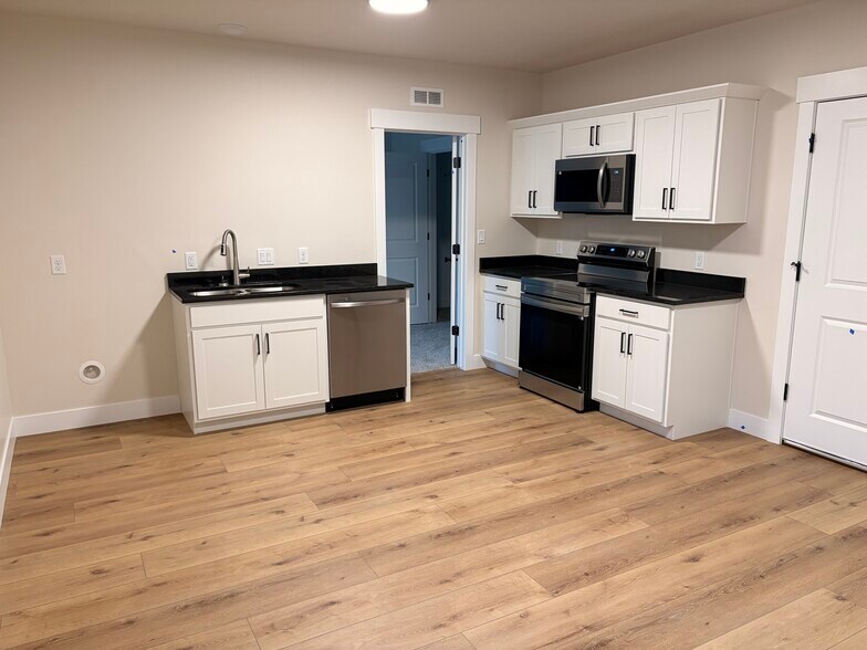 Building Photo - 5472 N Orville St