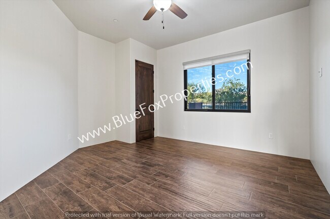 Building Photo - 13037 N Red Quail Pl