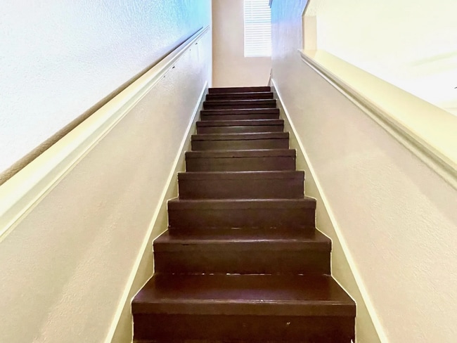 Building Photo - 9310 Albany Dr