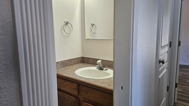 Building Photo - Delaware Duplex
