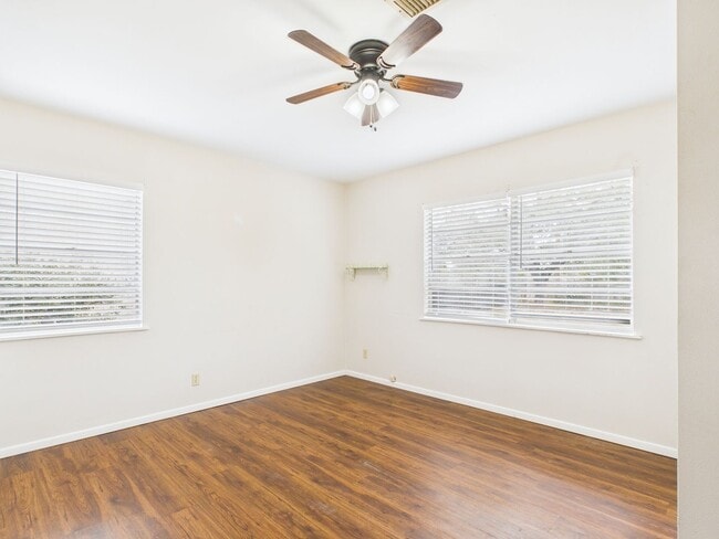 Building Photo - Established Nieghborhood