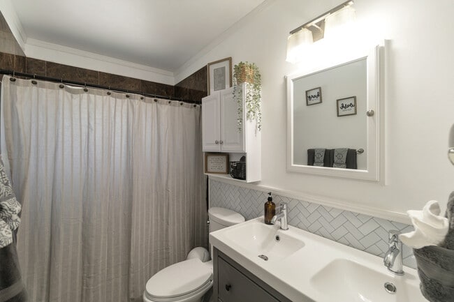 Building Photo - 7703 Southside Ln