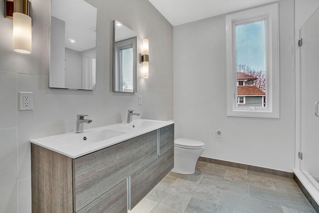 Building Photo - 297 Concord Ave