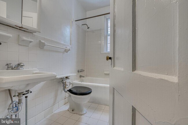 Building Photo - 101 W 39th St