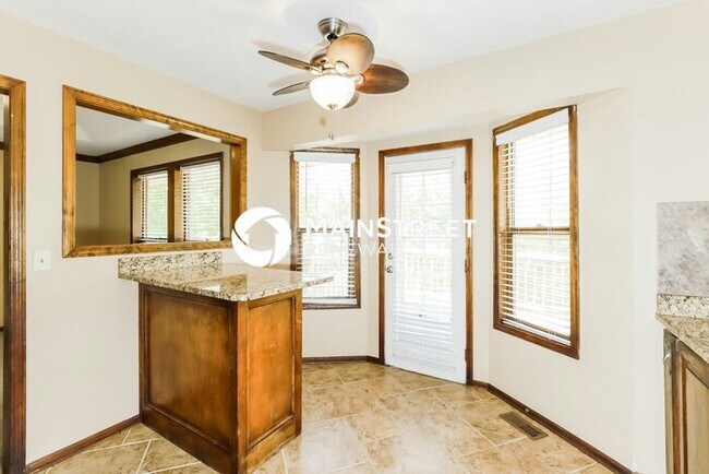 Building Photo - 3 Bedroom Pet-Friendly Home in Kansas City, MO with Main Street Renewal