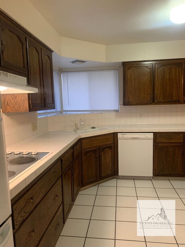 Building Photo - Must See! Lovely 3 Bedroom 2 Bath Home with Pool