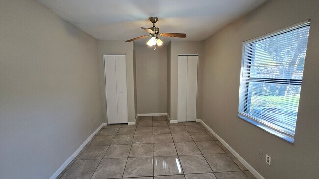 Building Photo - 3 Bed, 2 Bath, 1 Car garage.