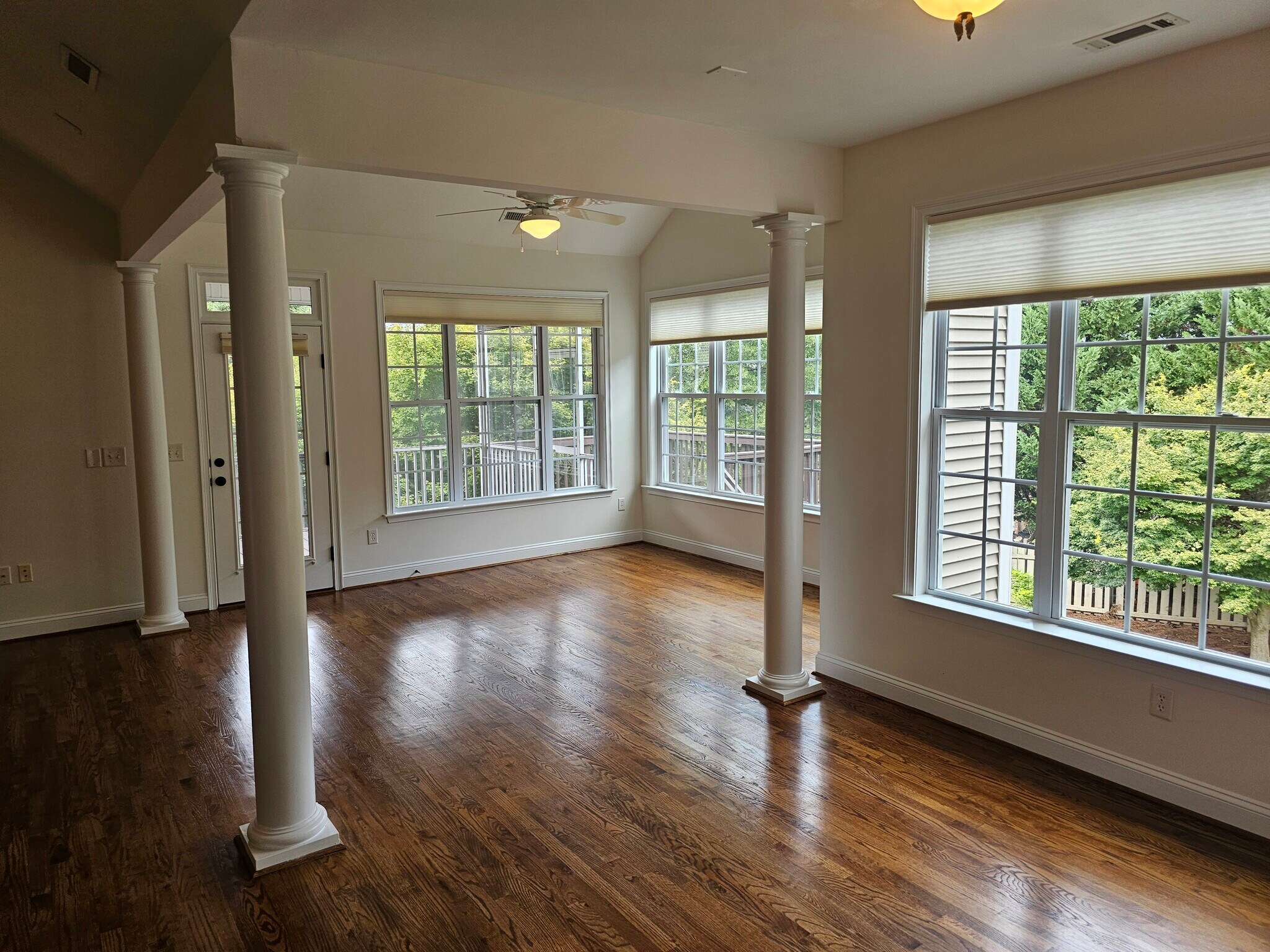Building Photo - 212 Medford Dr