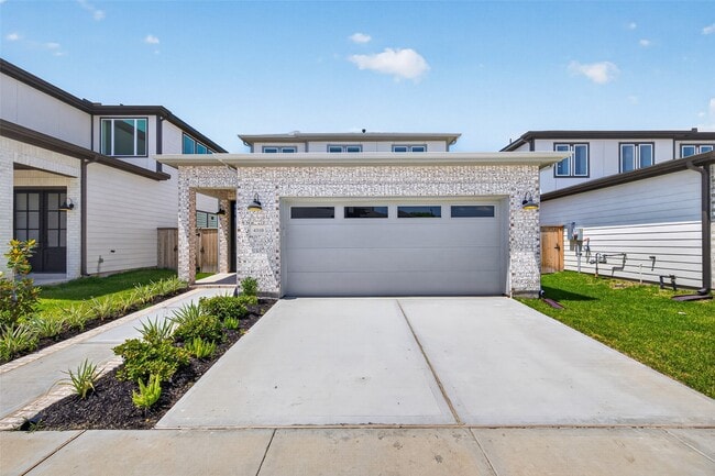 Building Photo - 702 Sonfield Dr