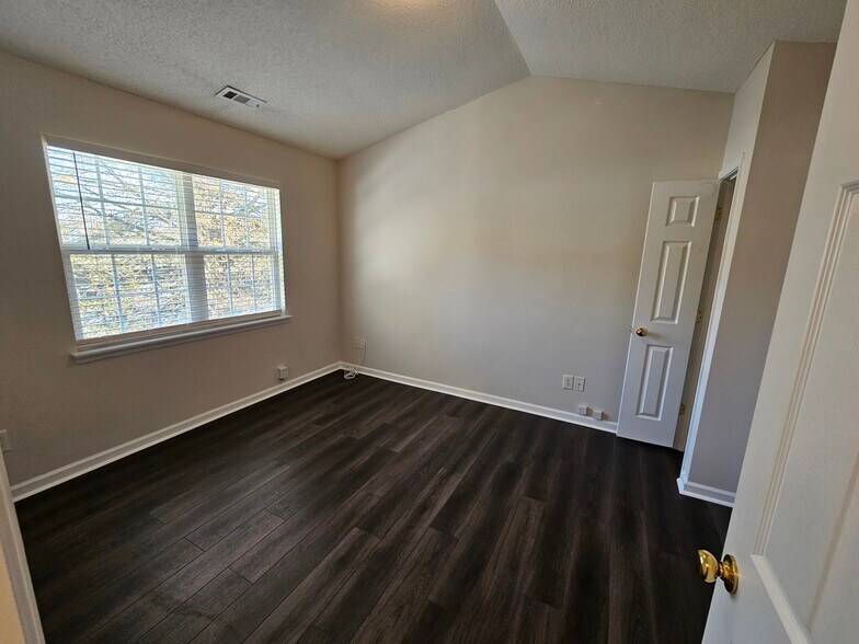 Building Photo - 10887 Holly Ridge Blvd