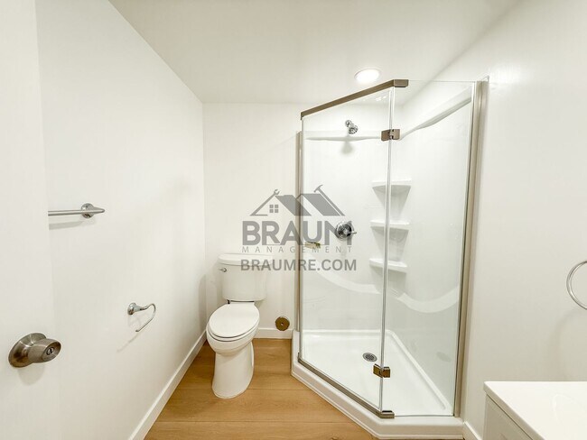 Building Photo - 4404 Stern Ave