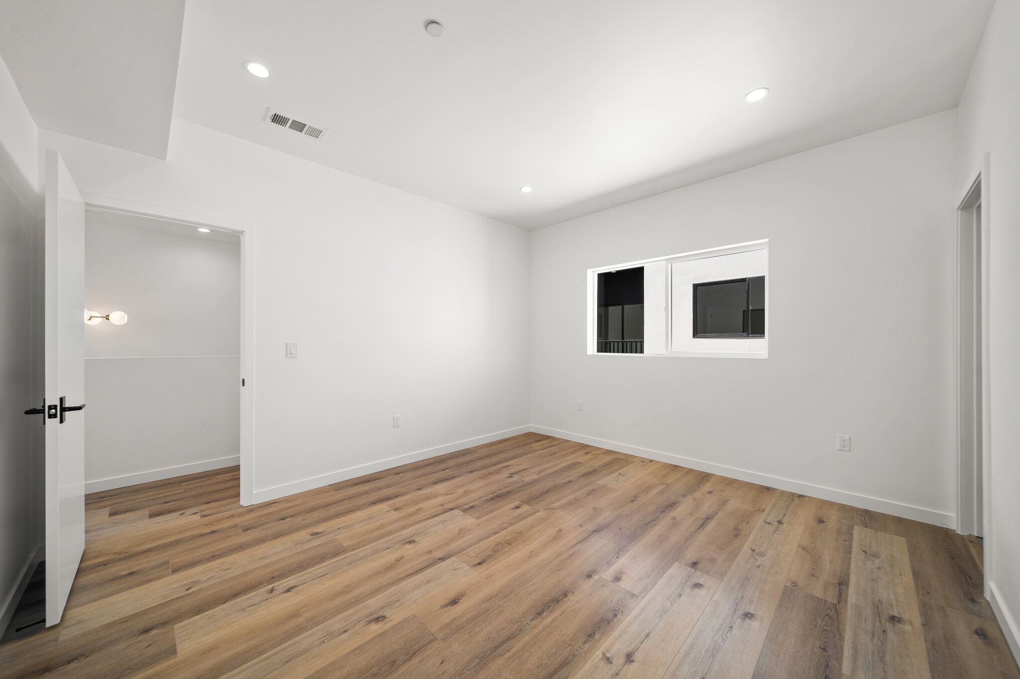 Building Photo - 6049 Craner Ave