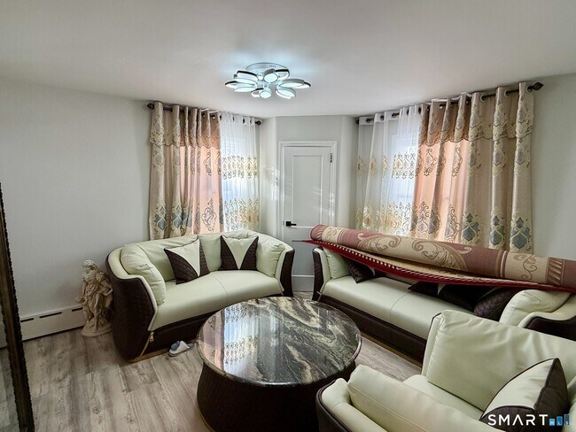 Building Photo - 163 Beechwood Ave