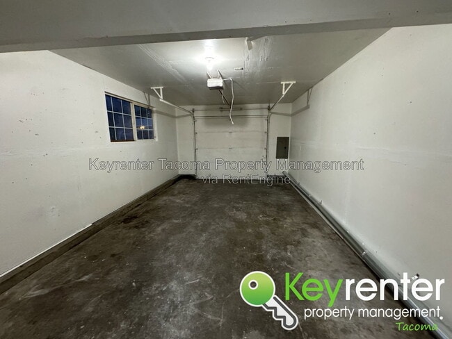 Building Photo - 15911 18th Ave Ct E