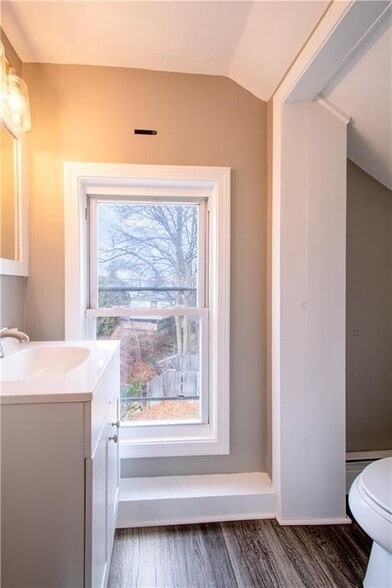 Building Photo - 216 Maplewood Ave