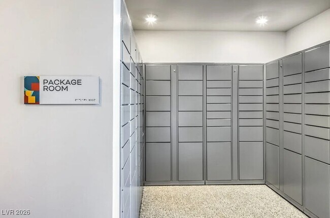 Building Photo - 4555 Camino Al Norte