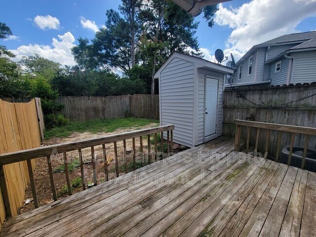 Building Photo - 2309 Creekview Dr