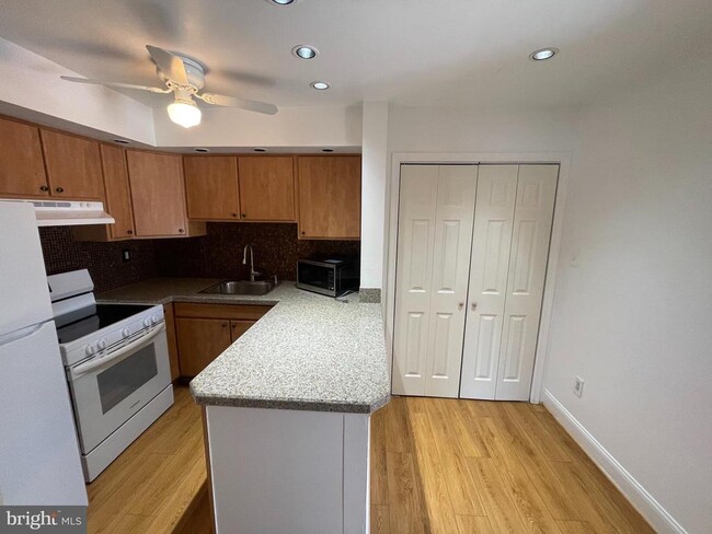 Building Photo - 301 Worthington Dr