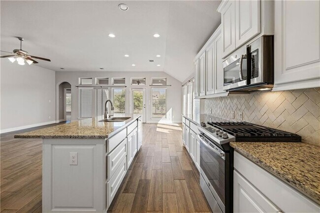 Building Photo - 421 Inspiration Dr