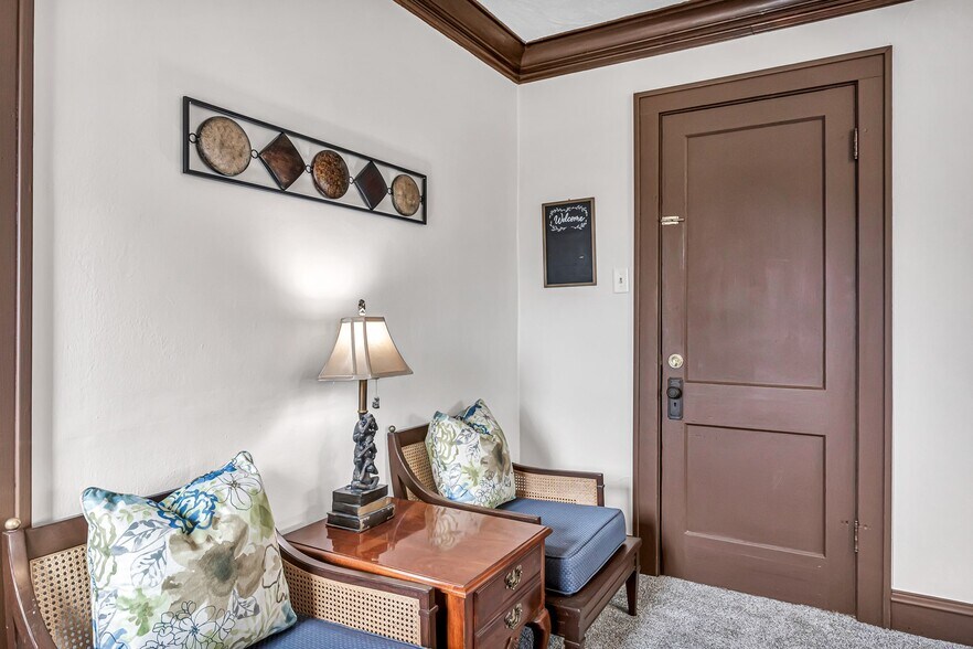 Building Photo - 817 Bell Ave