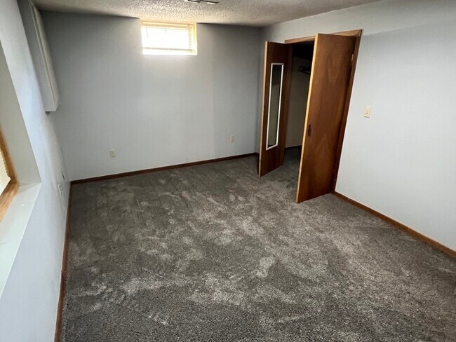 Building Photo - 11828 Monroe Cir NE