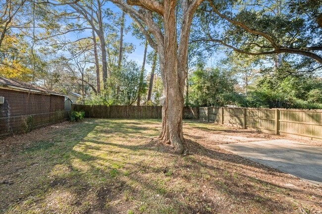 Building Photo - 1630 College Dr