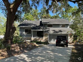 Building Photo - Amazing 4 BR 3 BA Altamonte home with Cons...