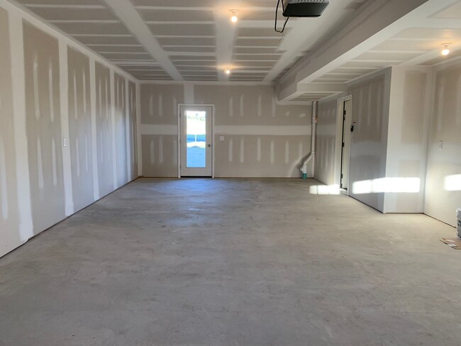 Building Photo - 1855 Shady Ln