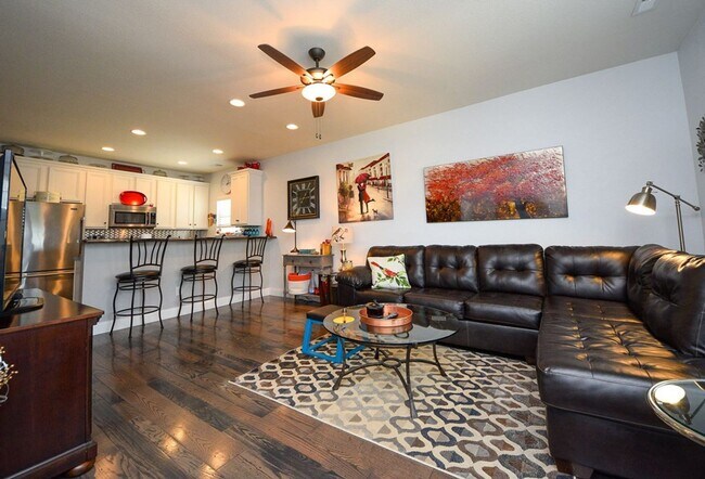 Building Photo - 3 Bedroom Beautiful Cleveland Home!