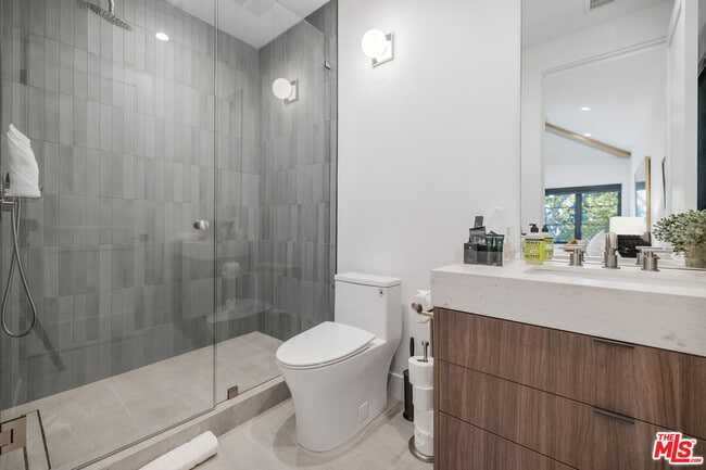 Building Photo - 4256 Camellia Ave