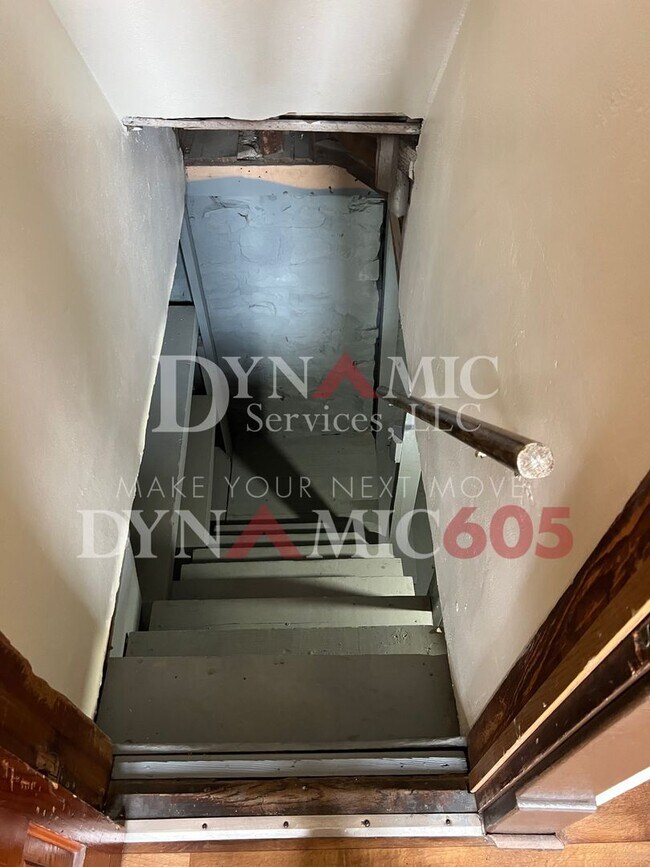 Building Photo - 3BR/1BA Single Family House For Rent