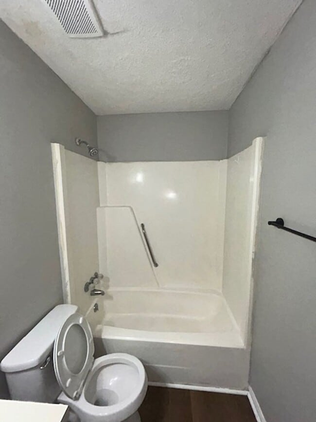 Building Photo - 123A Calvin Court