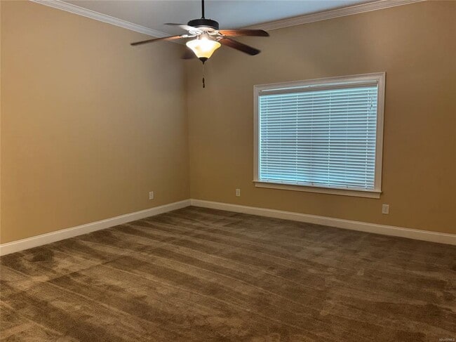 Building Photo - 436 Sydney Dr N