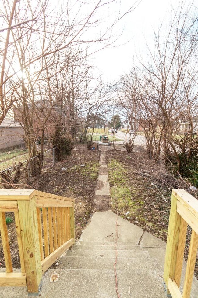 Building Photo - 1123-1125-1125 Wilson Ave