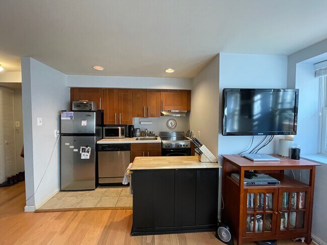 Building Photo - 1755 Willard St NW