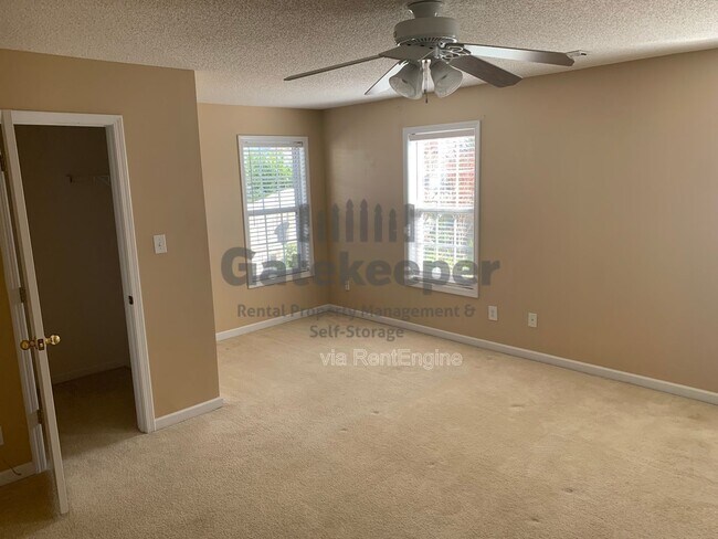 Building Photo - 30 Courtyard Ln