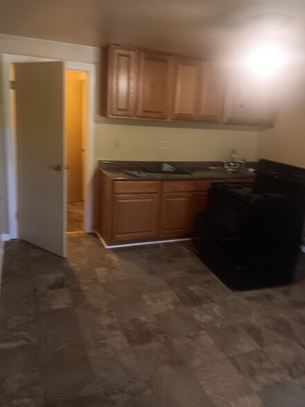 Building Photo - 1108 Wildwood Ave